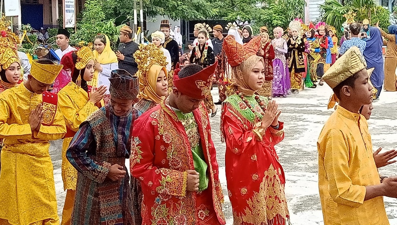 BAJU ADAT