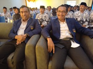 WR III UPGRIS Dr Sapto Budoyo (kanan) dan WR IV UPGRIS Dr Nur Khoiri (kiri).