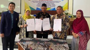 KERJASAMA: FPBS dan FPMIPATI UPGRIS membangun MoA dengan Musyawarah Kerja Kepala Sekolah (MKKS) se-Kabupaten Brebes. Foto: Istimewa.